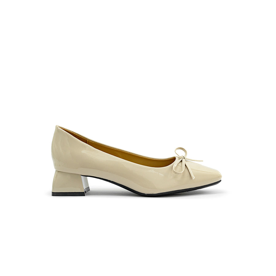 Mario D' boro Women's LZ 30110 C97 Black / Taupe patent leather pump with bow detail and block heel.