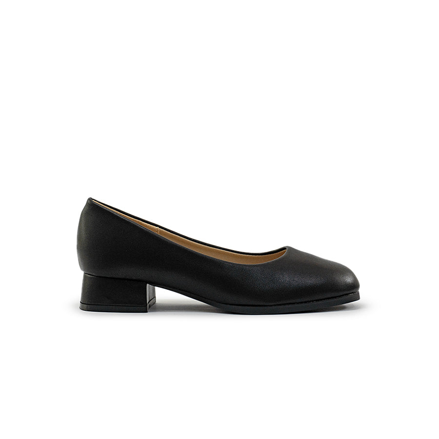 Mario D' boro Women's LZ 29814 C94 Black School shoe with low block heel. Closed toe design.