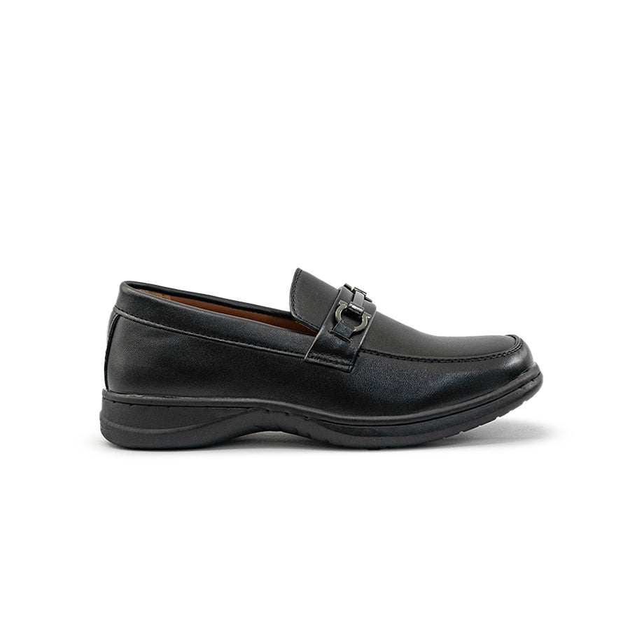 Mario D' boro Kids KZ 24116 C91 Boys Black leather loafer with buckle detail and rubber sole. Suitable for formal occasions.
