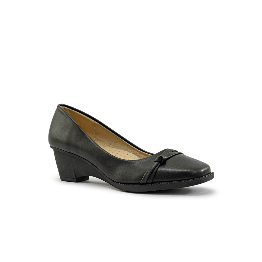Mario D' boro Women's LZ 30130 C94 Black leather heel pump with bow detail.