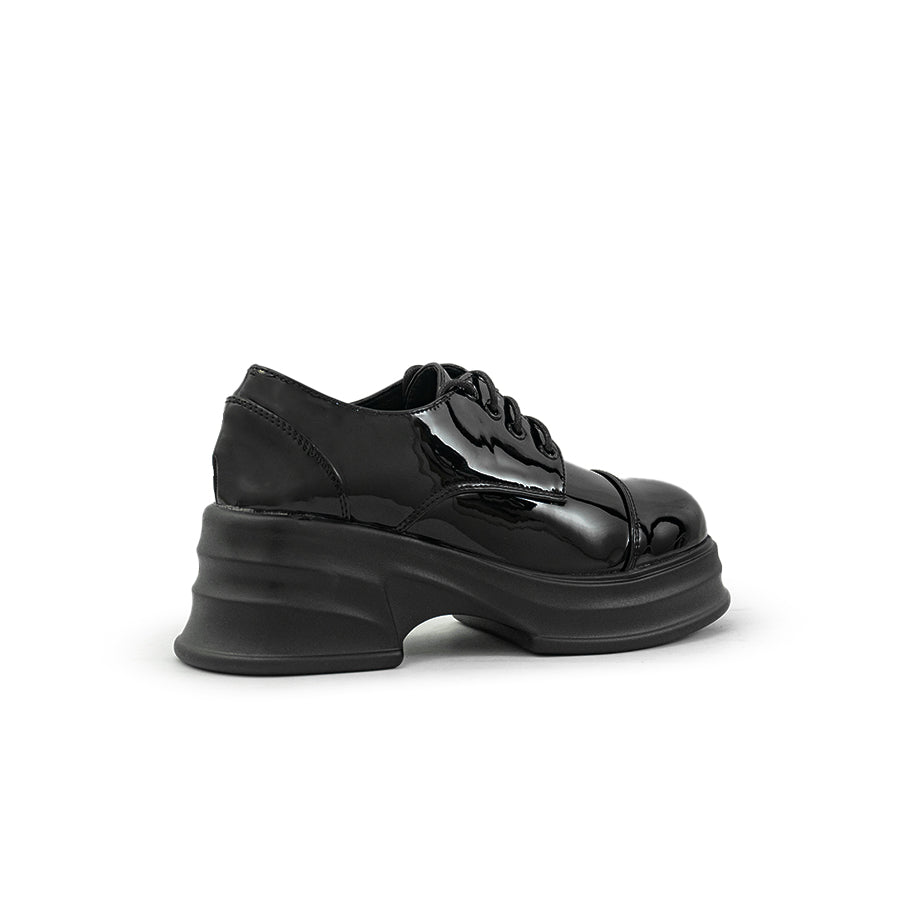 Mario D ' boro LY 25933 C90 Black patent leather platform oxford shoe with thick sole and lace-up design.