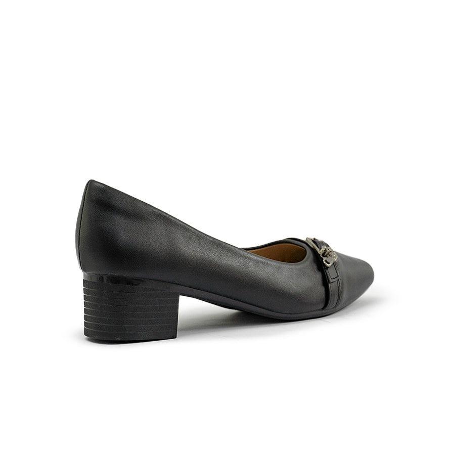 Mario D' boro LZ 29168 C97 Black leather pump with block heel and decorative buckle. Suitable for office or formal settings.