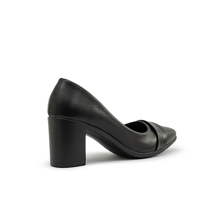 Mario D' boro LZ 30185 C97 Black leather pump with block heel and pointed toe. Suitable for formal or business settings.
