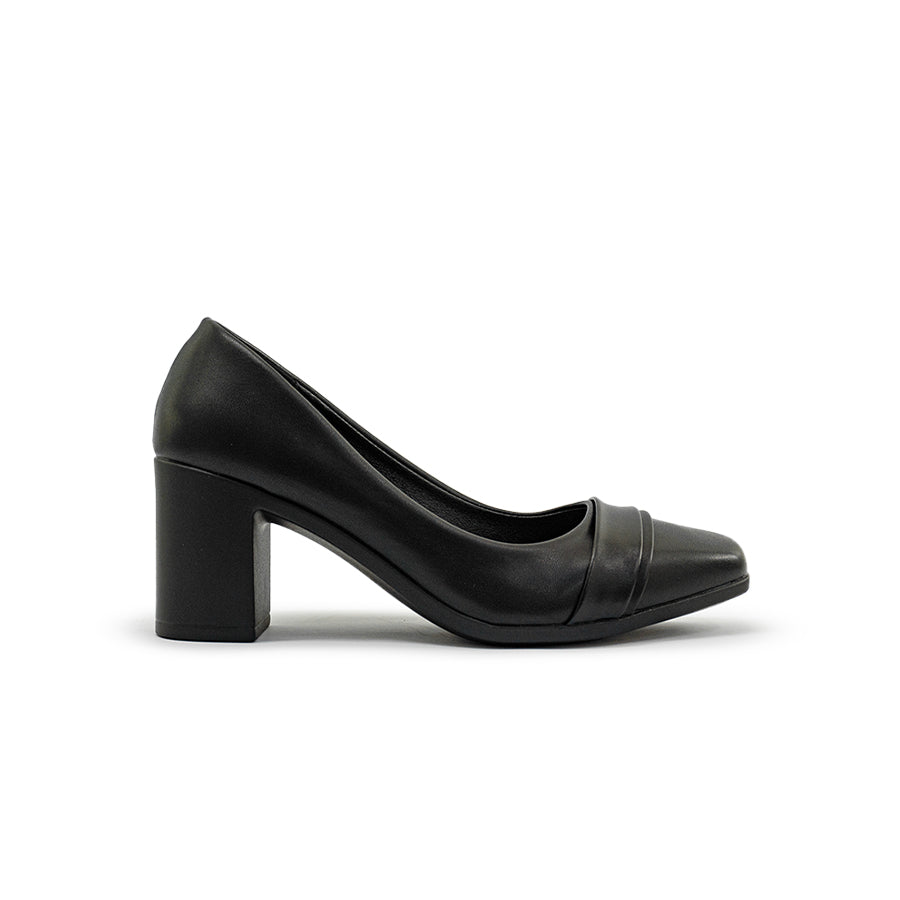 Mario D' boro LZ 30185 C97 Black leather pump with block heel and pointed toe. Suitable for formal or business settings.