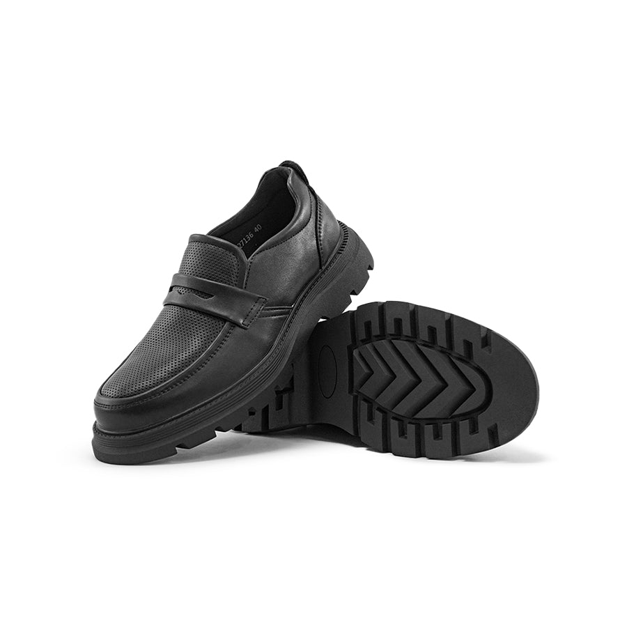 Mario D' boro Men's Formal MZ 27136 Black / Dark Brown leather slip-on shoe with thick rugged sole and textured upper.