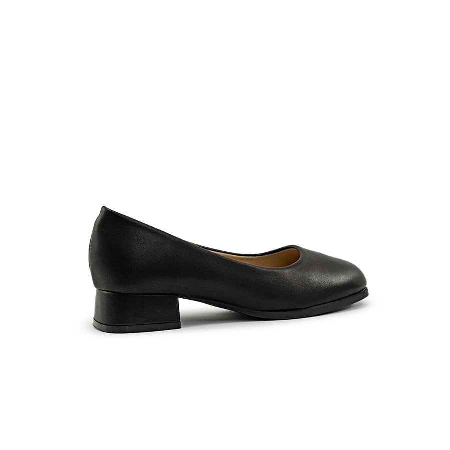 Mario D' boro Women's LZ 29814 C94 Black School shoe with low block heel. Closed toe design.