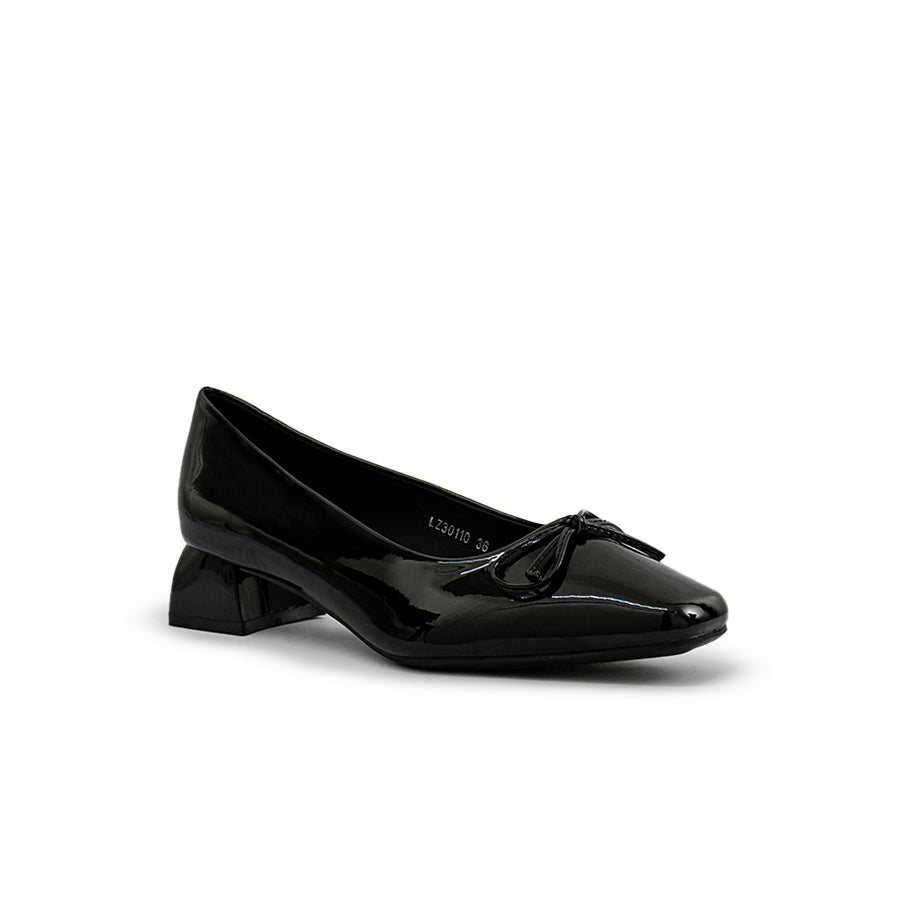 Mario D' boro Women's LZ 30110 C97 Black / Taupe patent leather pump with bow detail and block heel.