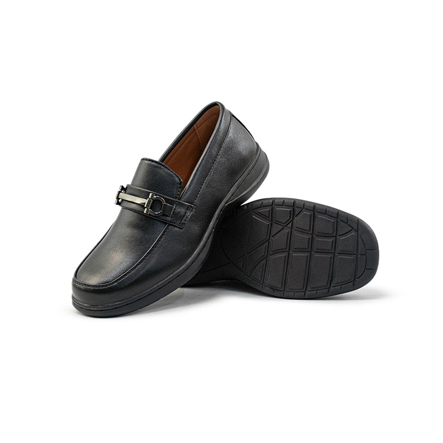 Mario D' boro Kids KZ 24116 C91 Boys Black leather loafer with buckle detail and rubber sole. Suitable for formal occasions.