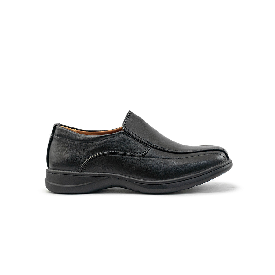Mario D' boro Kids Boys KZ 24115 C91 Black leather slip-on dress shoe with smooth finish and cushioned sole. Suitable for formal occasions.