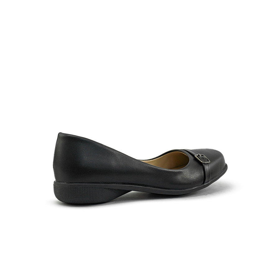 Mario D' boro LZ 30197 C92 Black women's flat shoe with buckle detail. Low heel, closed toe, smooth leather finish. Suitable for casual or office wear.
