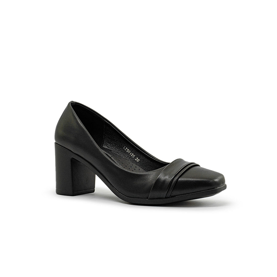 Mario D' boro LZ 30185 C97 Black leather pump with block heel and pointed toe. Suitable for formal or business settings.