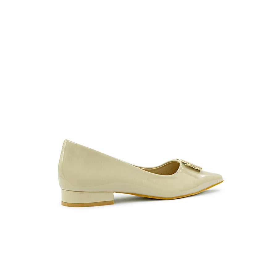 Mario D' boro Women's Ballet Flats LZ 30171 C94 Black/Taupe pointed toe flat shoe with low heel and decorative buckle.