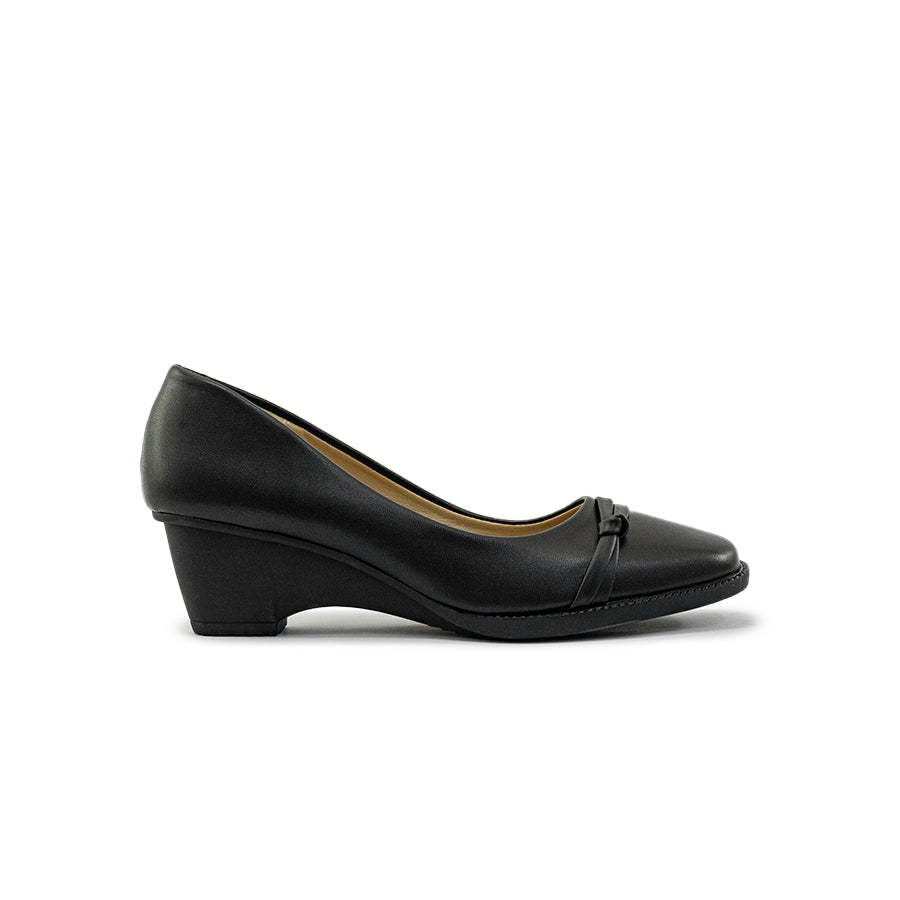 Mario D' boro Women's LZ 30130 C94 Black leather heel pump with bow detail.