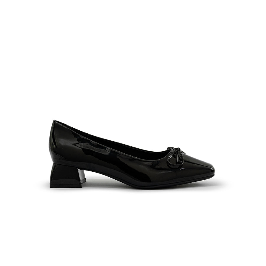 Mario D' boro Women's LZ 30110 C97 Black / Taupe patent leather pump with bow detail and block heel.
