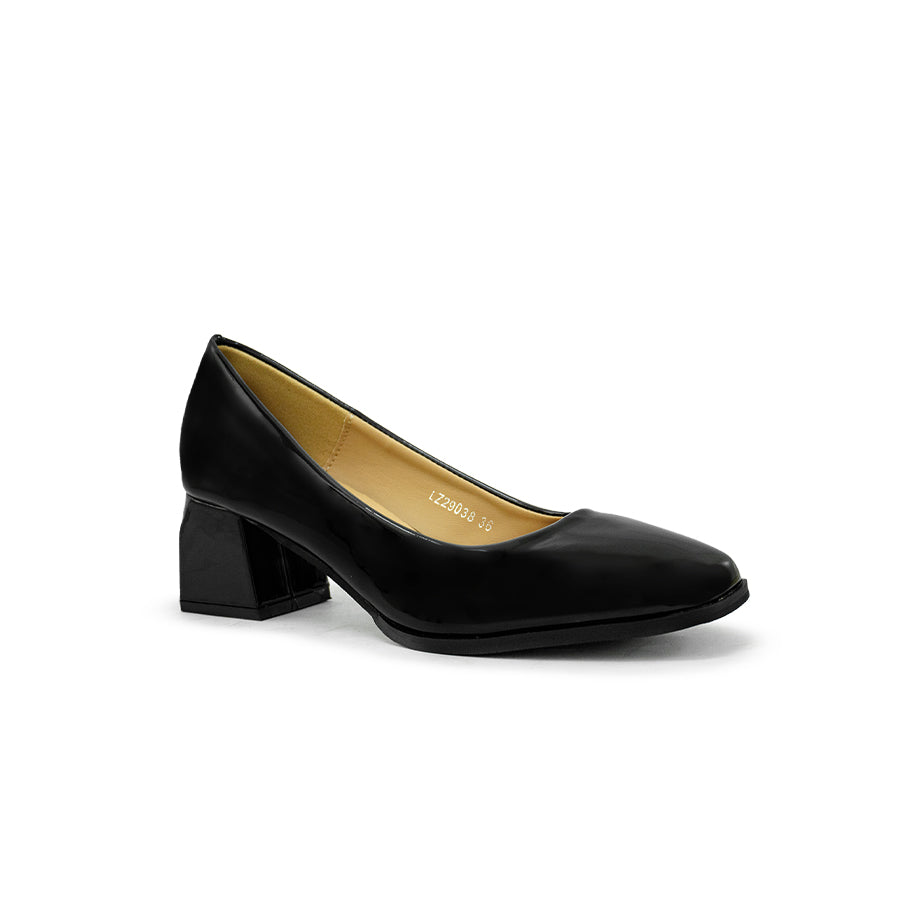 Mario D' boro LZ 29038 C92 Black patent leather pump with block heel. Square toe design. Low heel height.