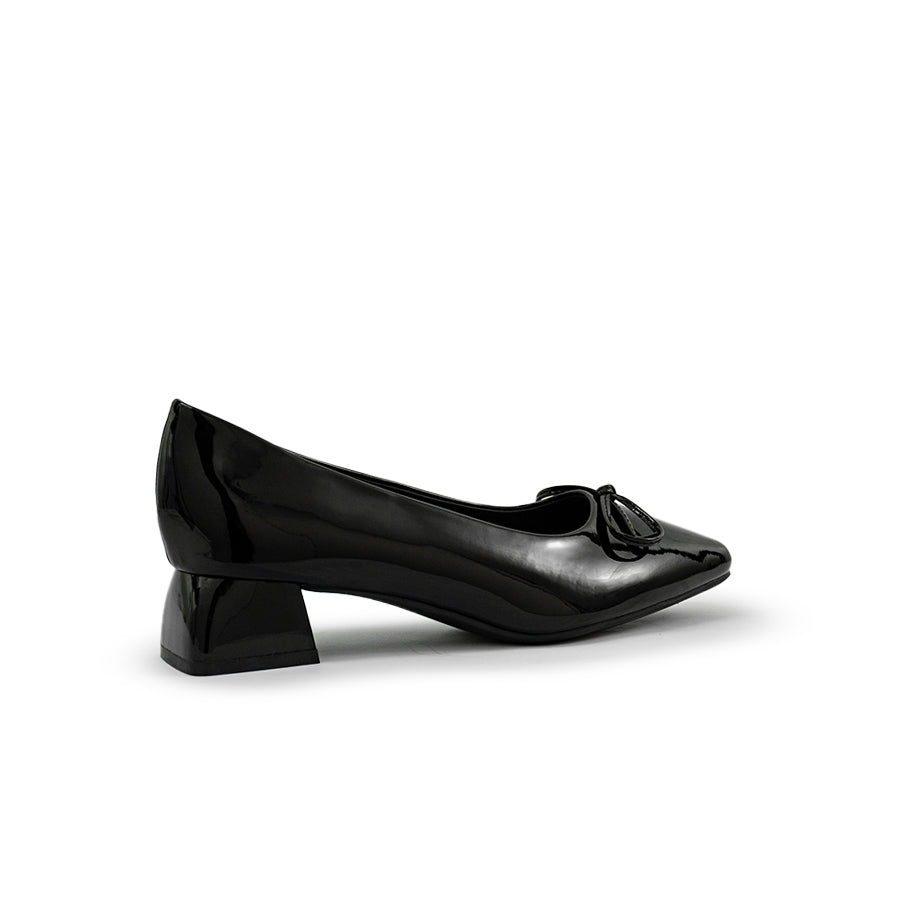 Mario D' boro Women's LZ 30110 C97 Black / Taupe patent leather pump with bow detail and block heel.
