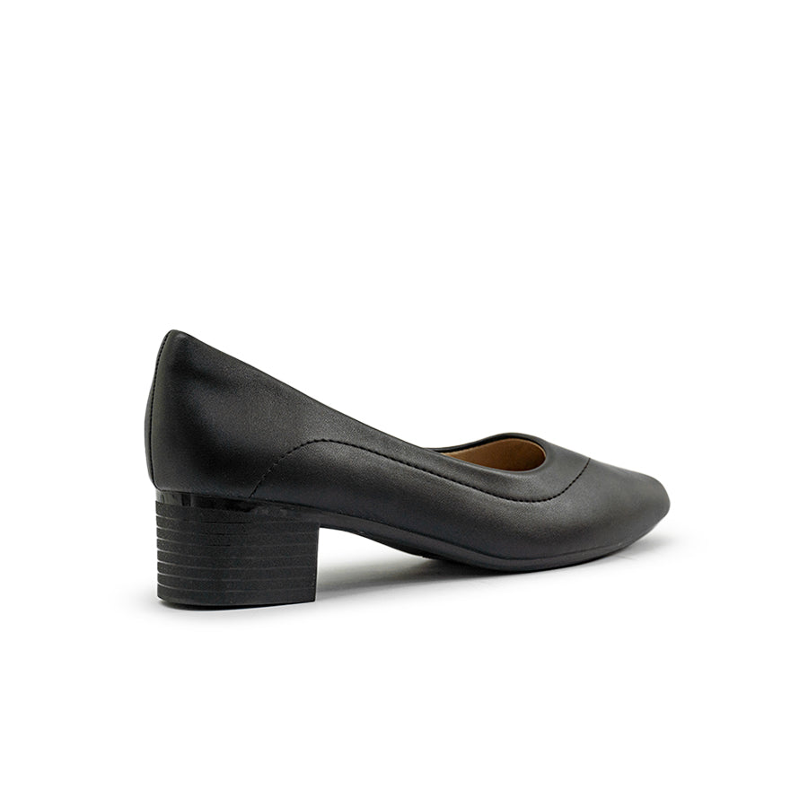 Mario D' boro Women's LZ 30270 C97 Black leather pump with block heel. Square toe design. Low heel height.