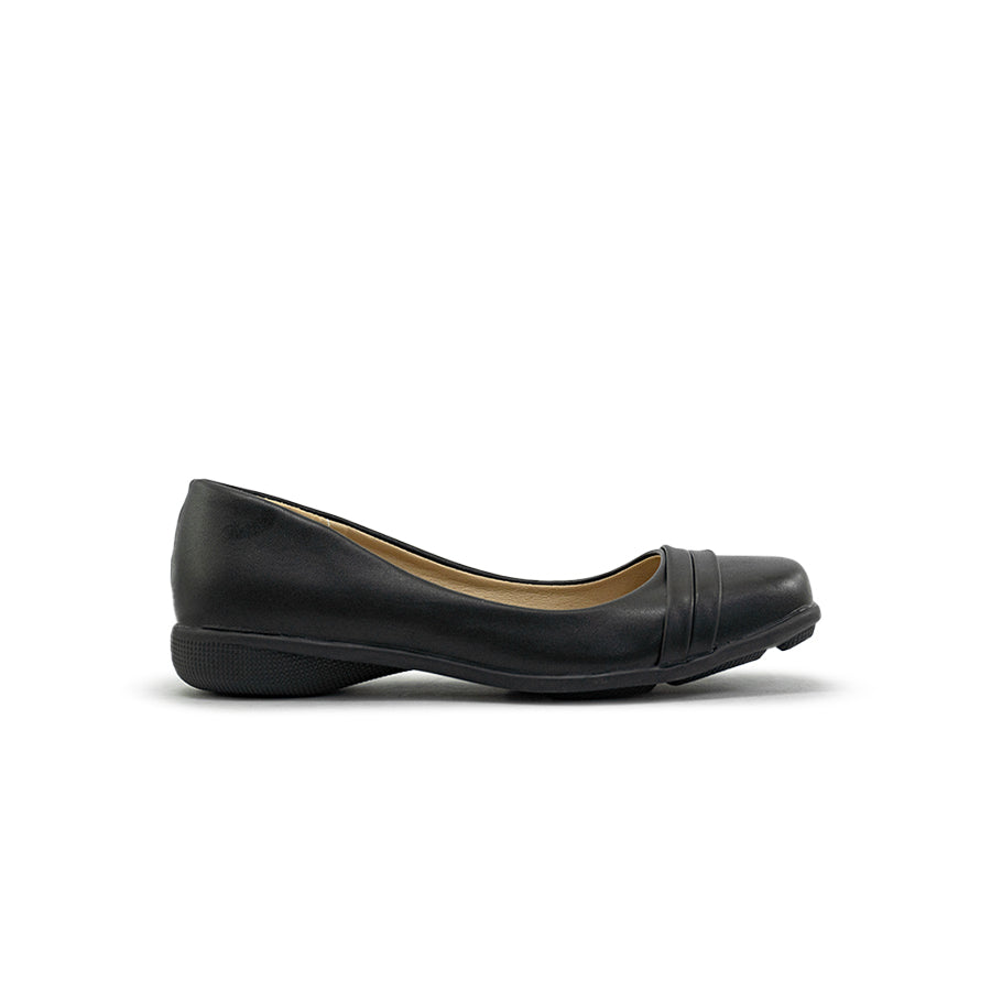 Mario D' boro LZ 30195 C92 Black women's flat shoe with decorative stitching and textured sole.
