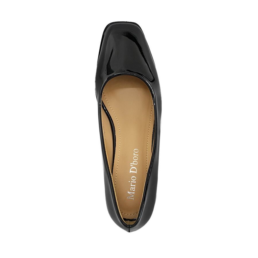 Mario D' boro LZ 29038 C92 Black patent leather pump with block heel. Square toe design. Low heel height.