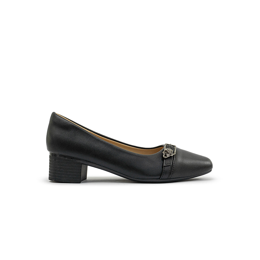 Mario D' boro LZ 29168 C97 Black leather pump with block heel and decorative buckle. Suitable for office or formal settings.