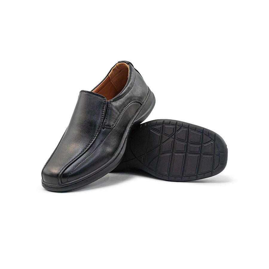 Mario D' boro Kids Boys KZ 24115 C91 Black leather slip-on dress shoe with smooth finish and cushioned sole. Suitable for formal occasions.